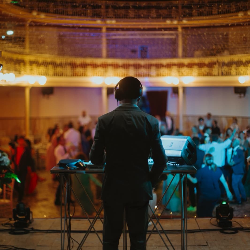 Andrew V — DJ in London