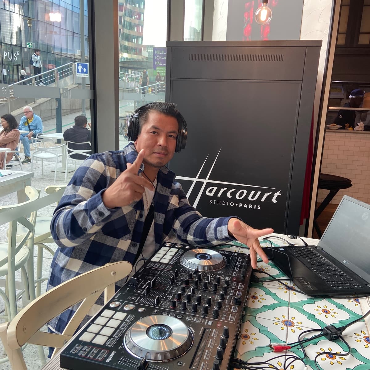 Leandro ari — DJ in Paris