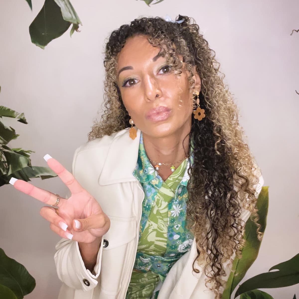 Deevine Fem — DJ in London