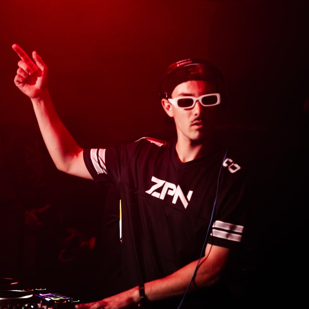 Layvs — DJ in Anneyron