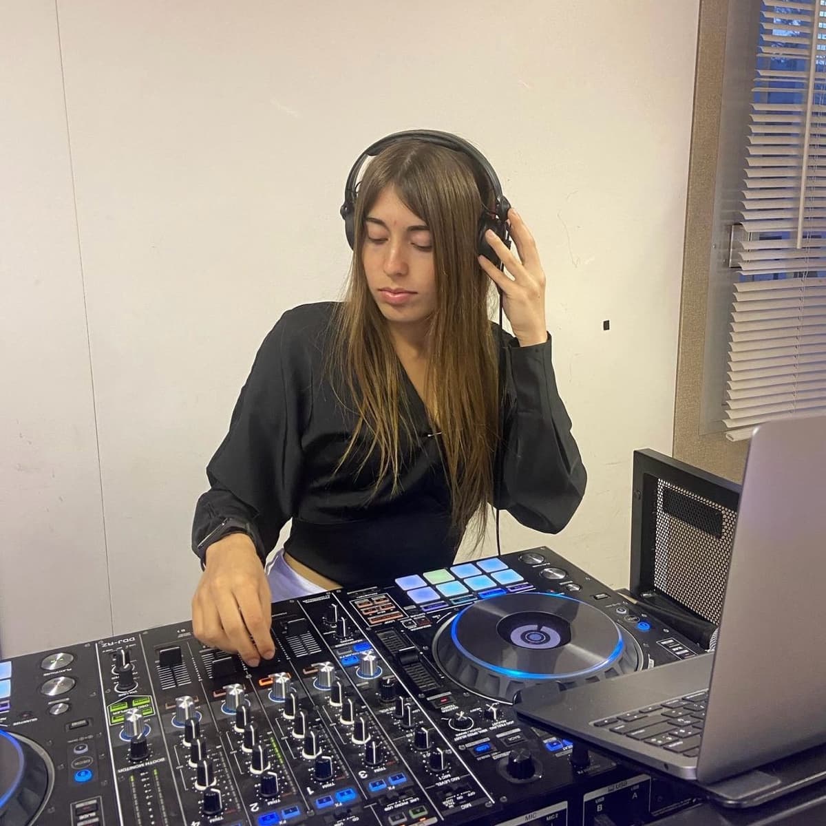 Léa M — DJ in Cannes