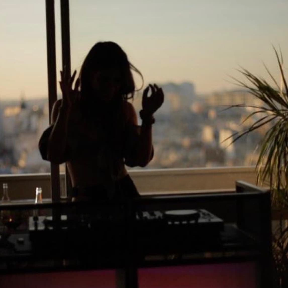 Mila Ravnbø — DJ in Cannes