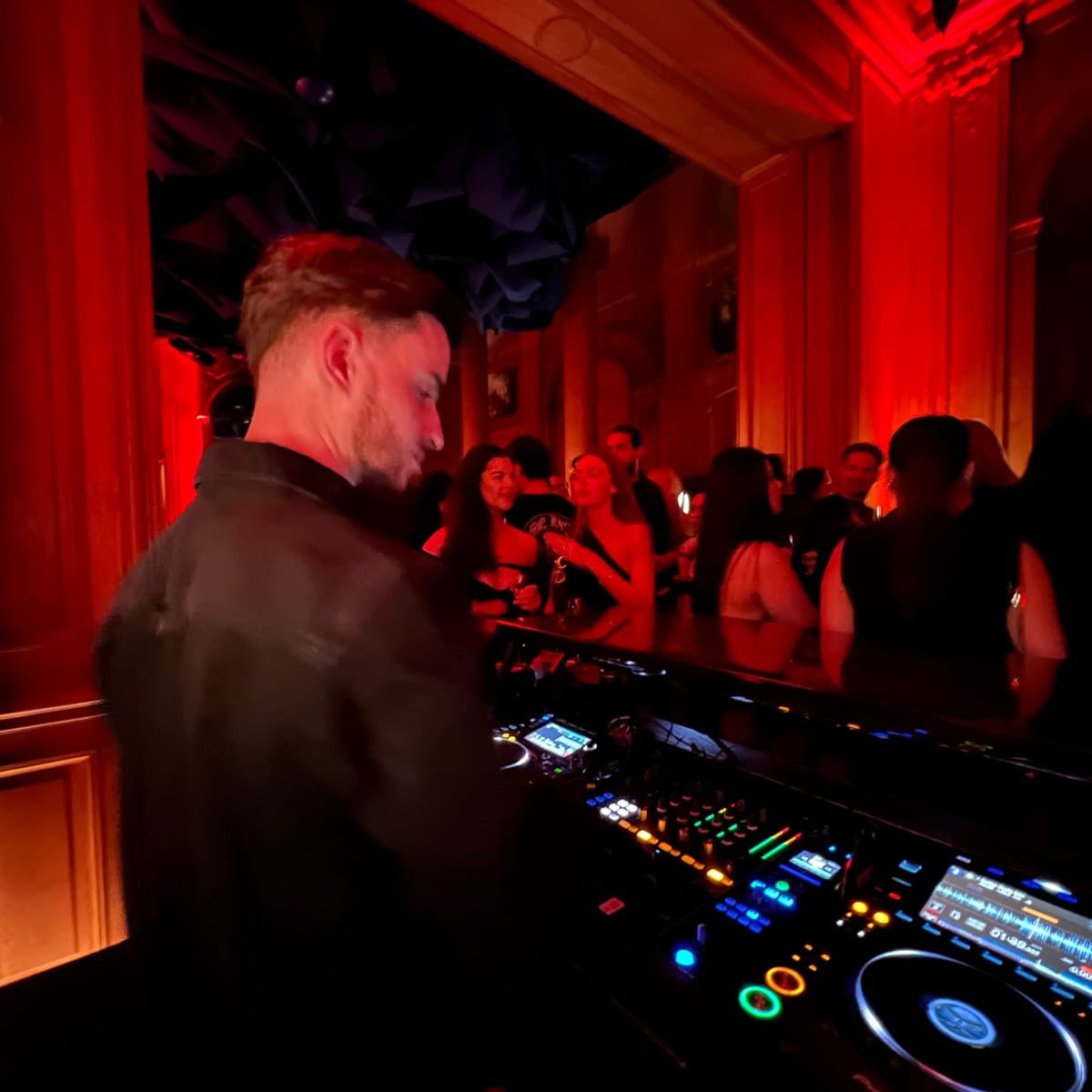 Thin Square — DJ in Paris