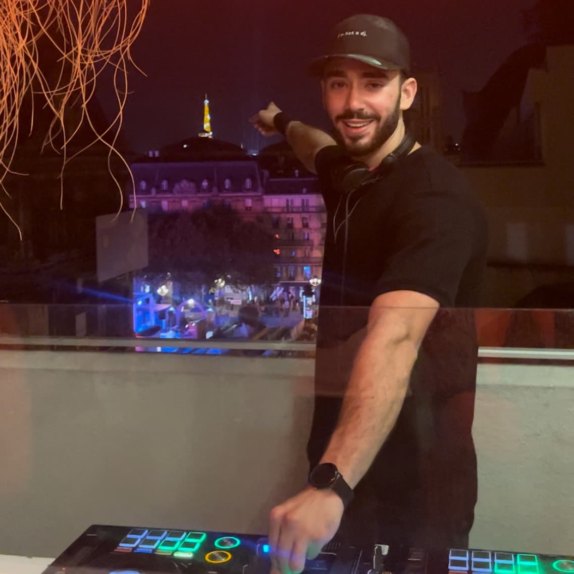 Char Bell — DJ in Paris