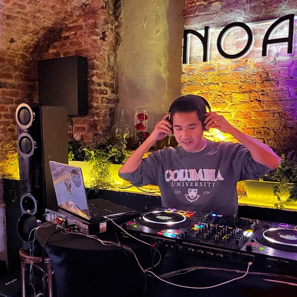 Atalantea — DJ in Paris