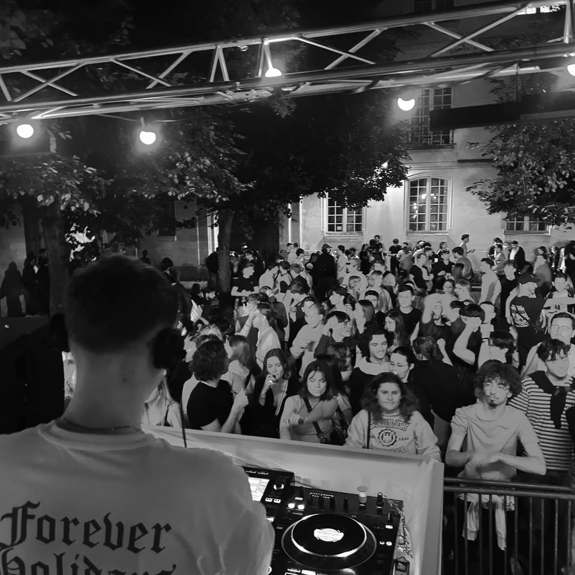 Fidzy — DJ in Paris