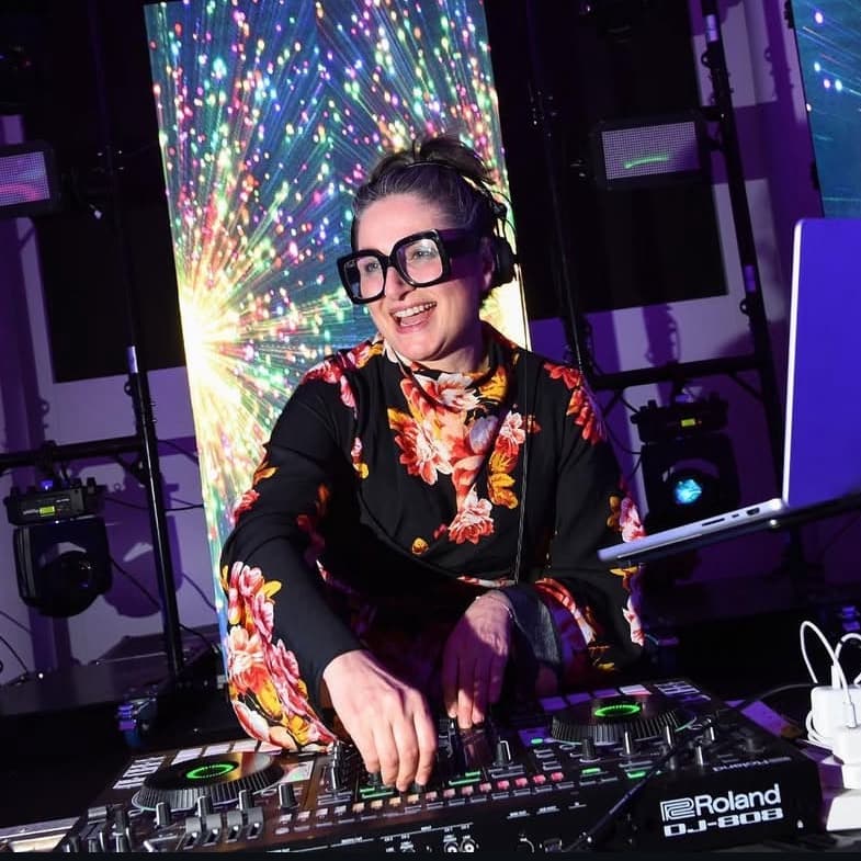 DJ RIOT GIRL — DJ in London