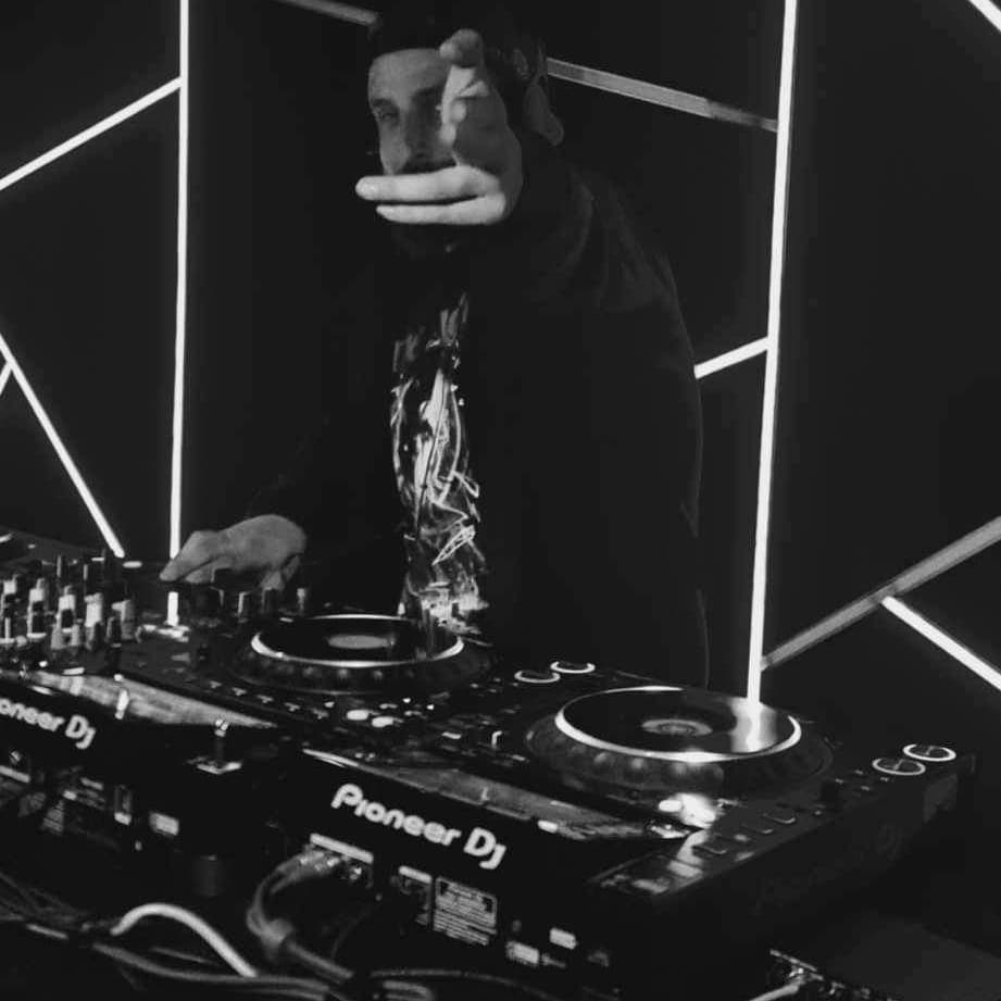 ARRY SETTA — DJ in Cambridgeshire