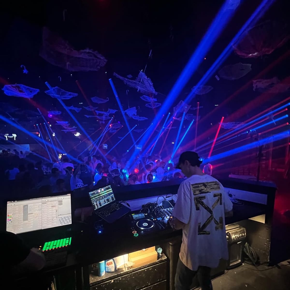 CRT — DJ in Paris