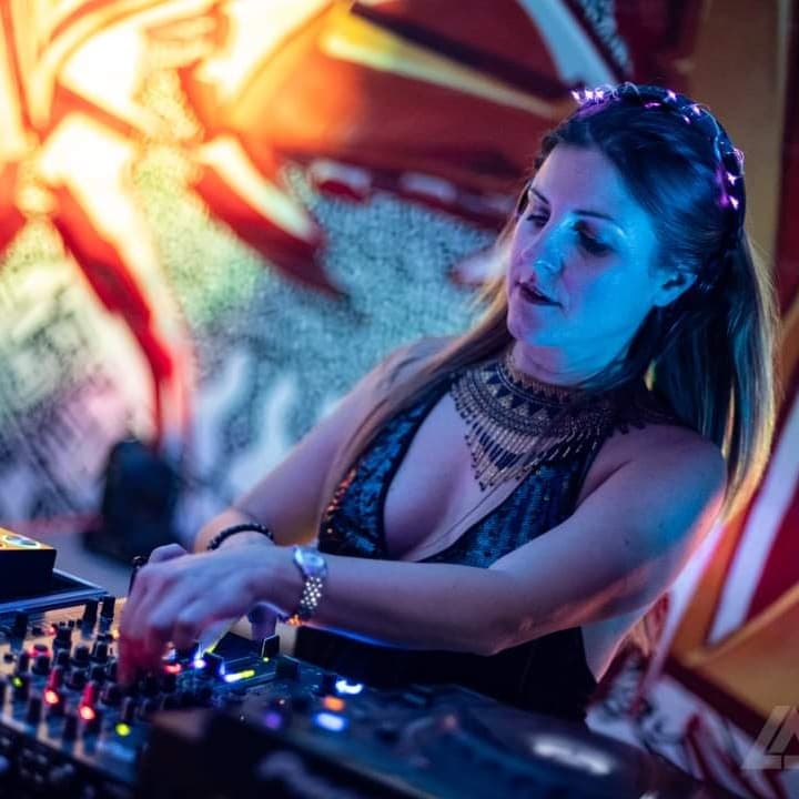 Frederika — DJ in Paris
