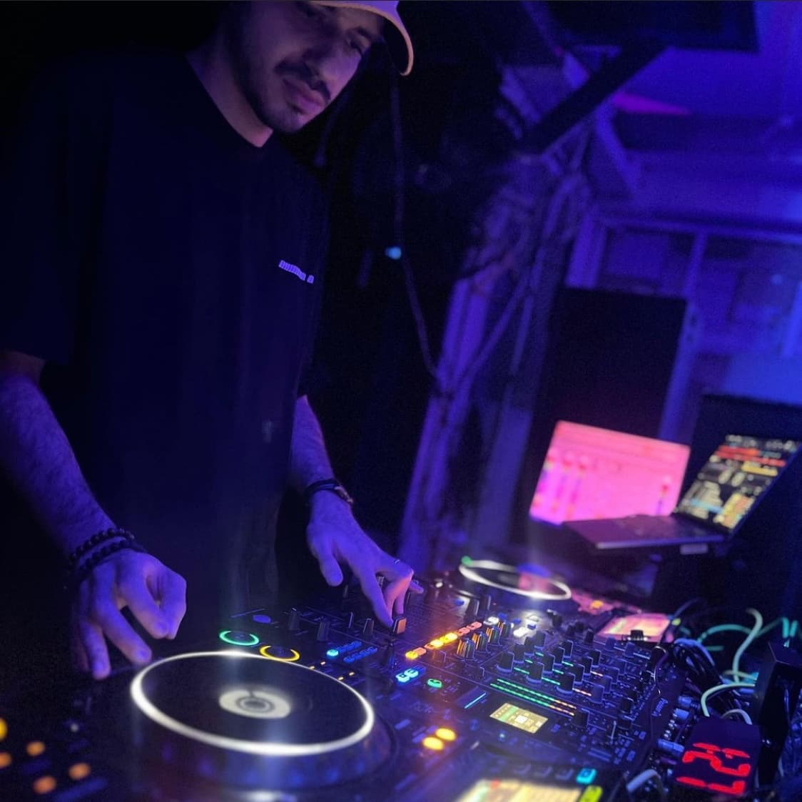 SUKAR — DJ in Paris