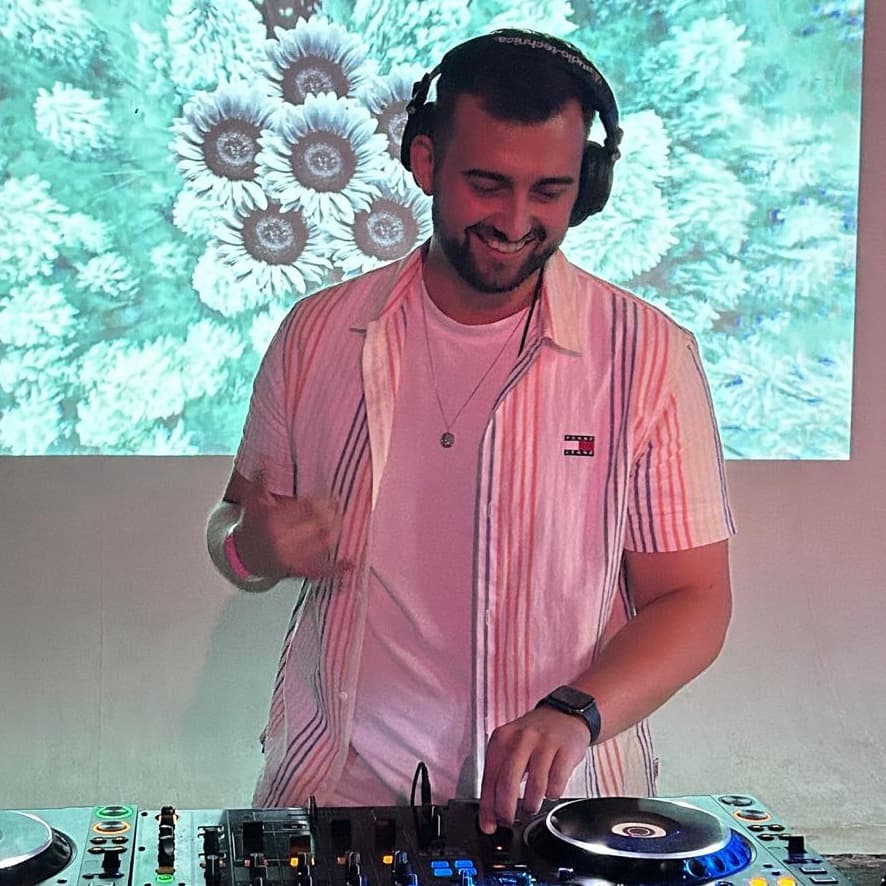 James B. — DJ in Weybridge