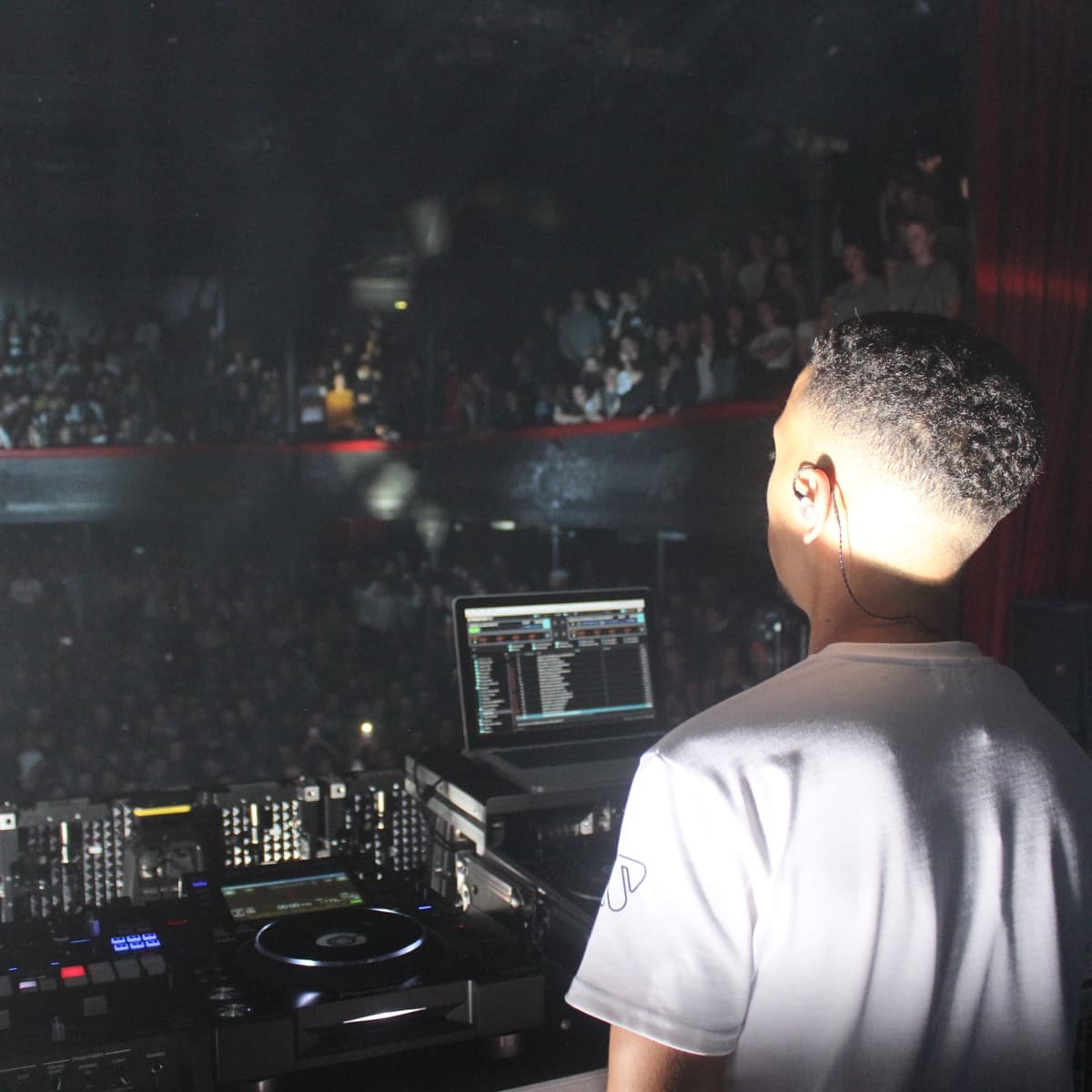 L$30 — DJ in Paris