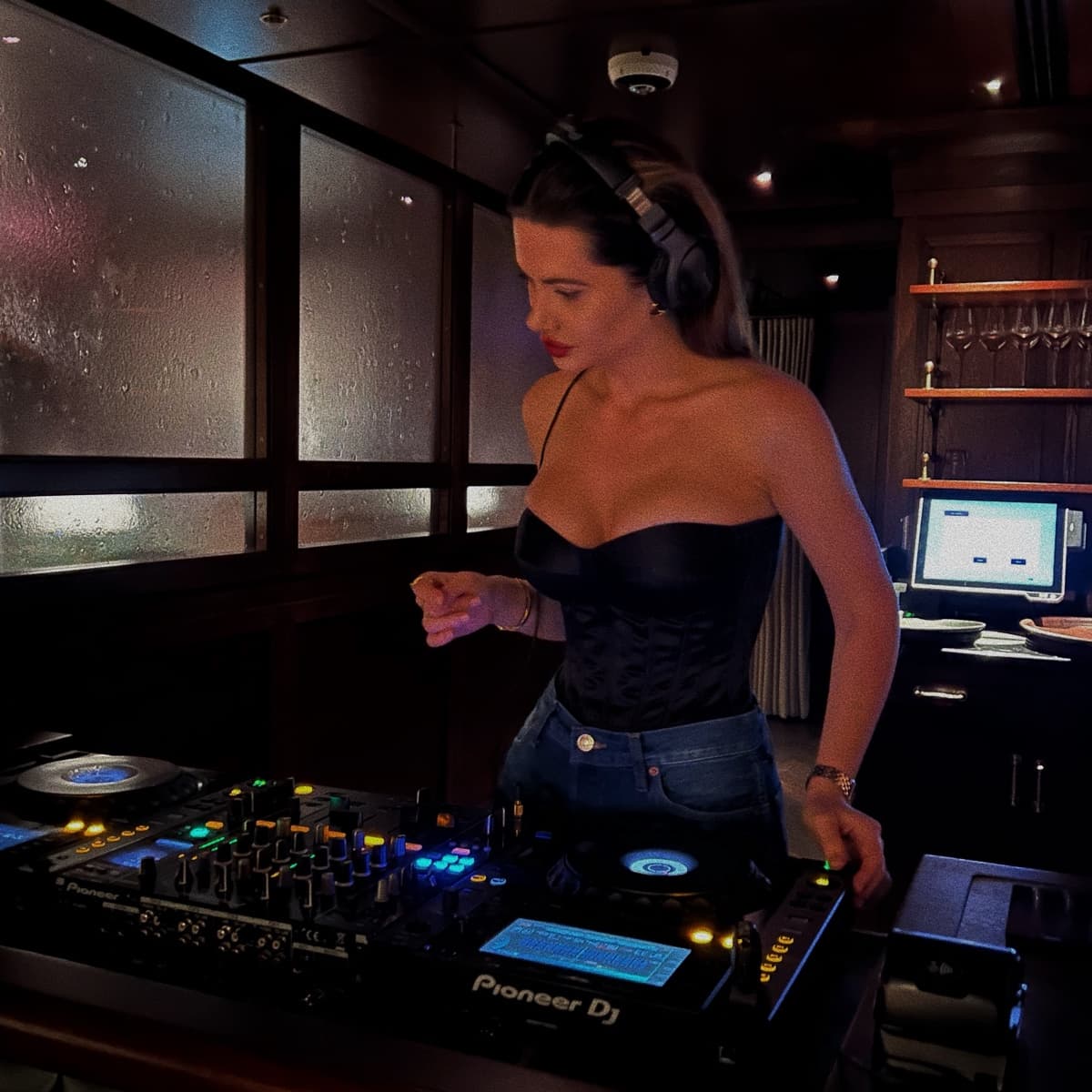 ART.ROBE — DJ in London