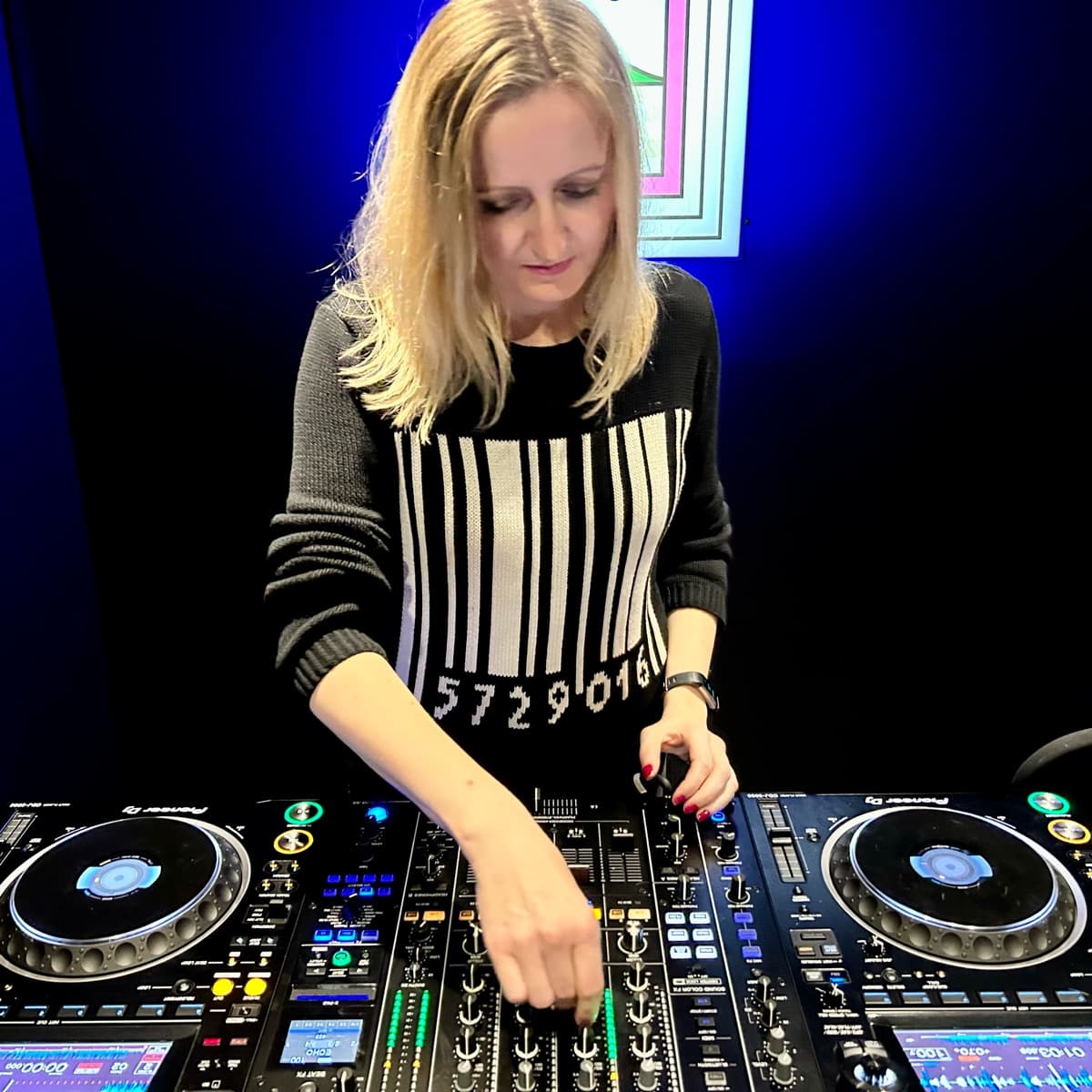 Veronika — DJ in City of London