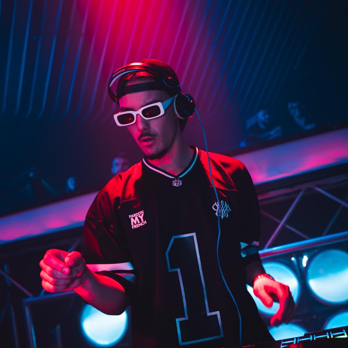Layvs — DJ in Anneyron