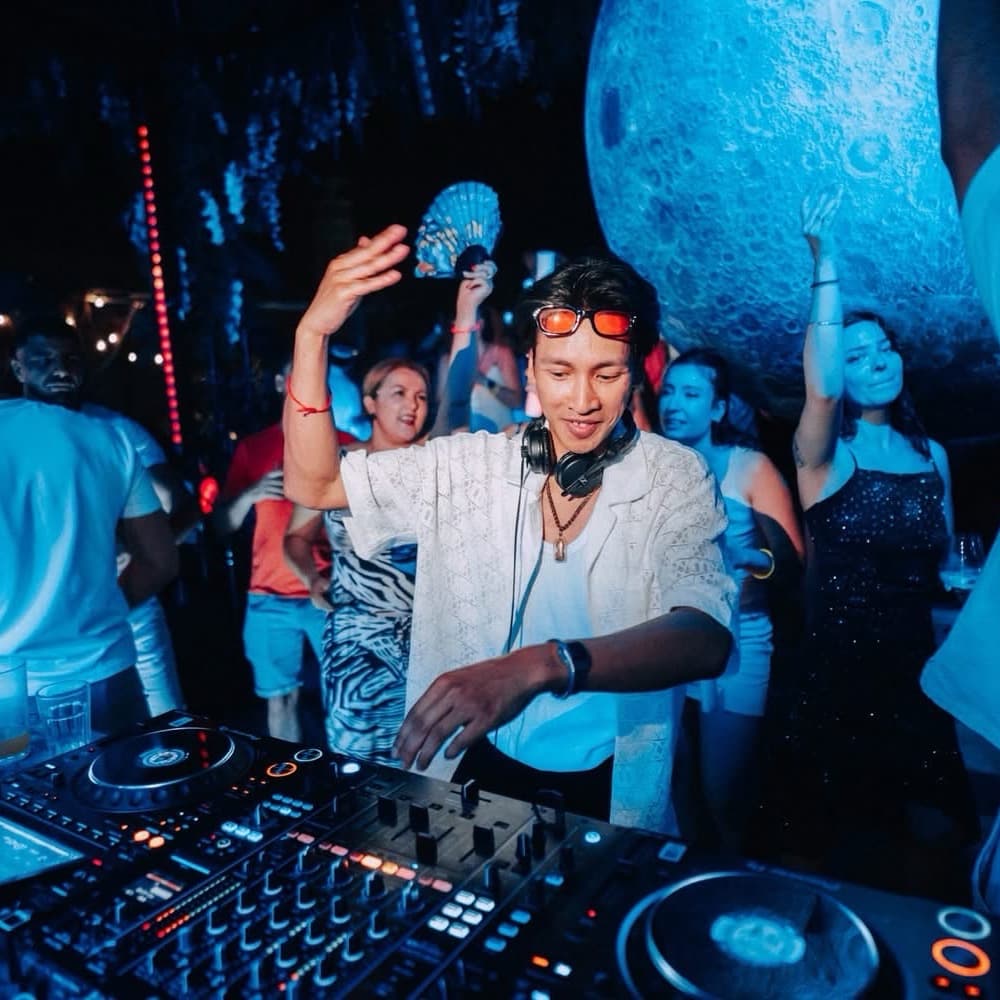 SOTHY — DJ in Paris