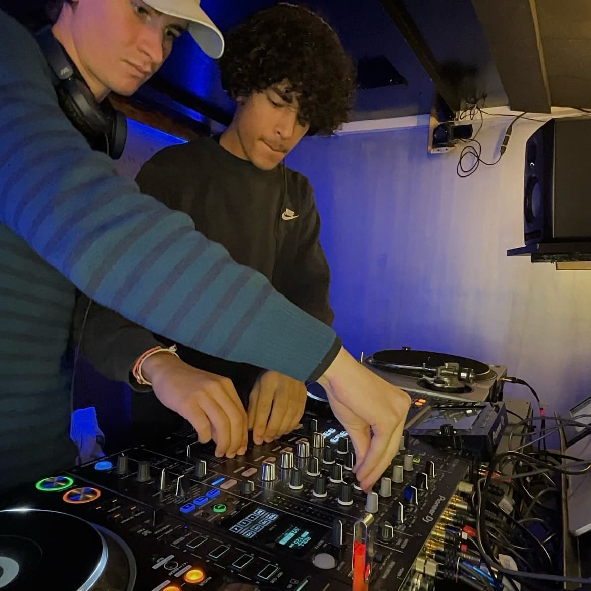DBSE. — DJ in Paris