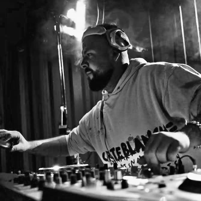 Josh Vanel — DJ in La Rochelle