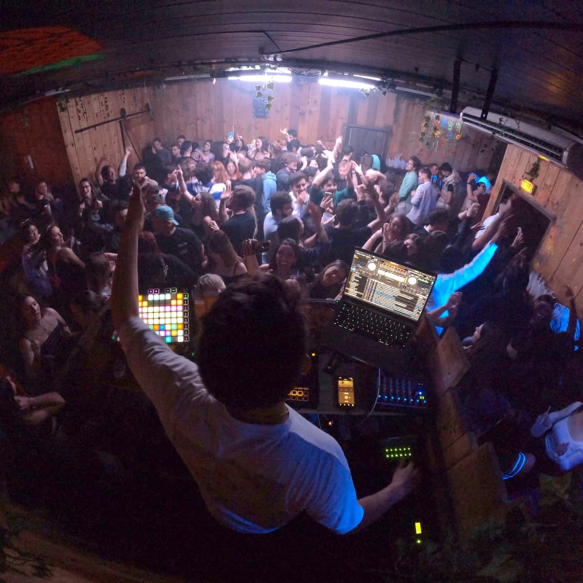 RΞVR — DJ in Montpellier