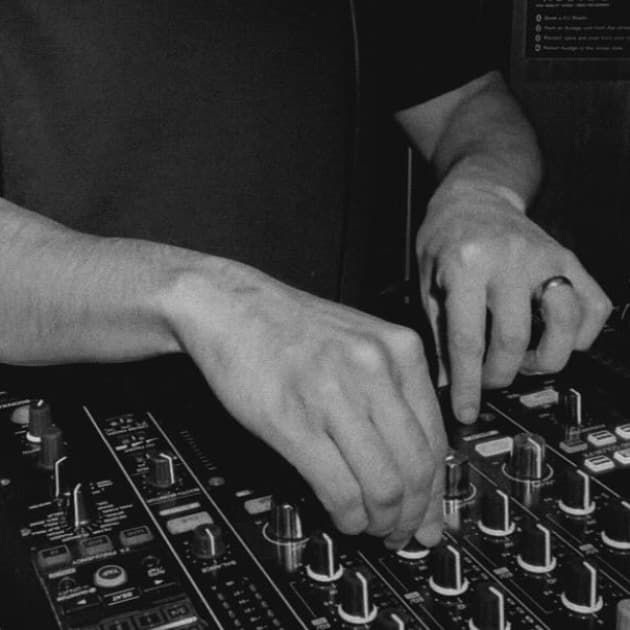 Dj Shubz — DJ in Birmingham
