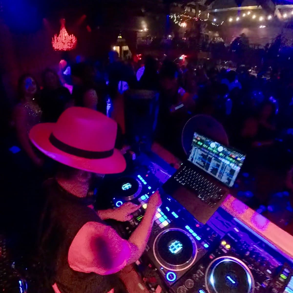 Lol’Mike — DJ in Paris