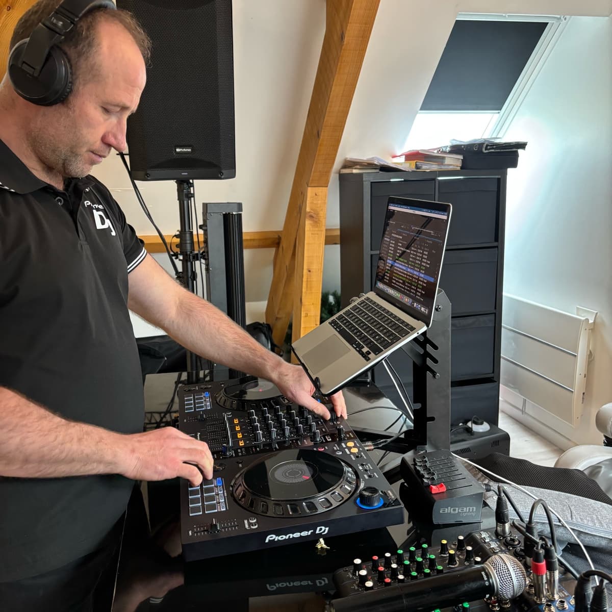 Johny — DJ in Paris