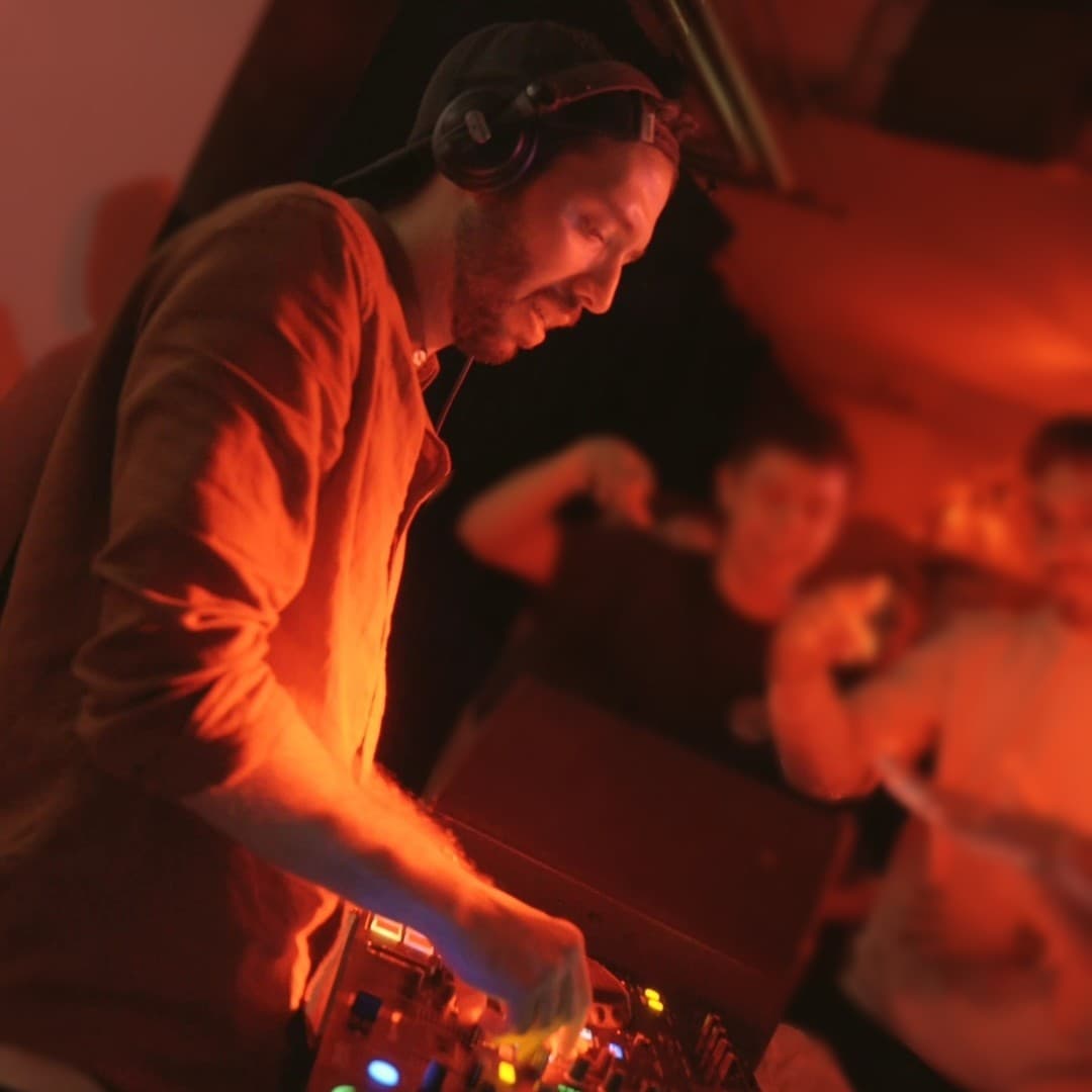 Lisandru — DJ in Rochefort