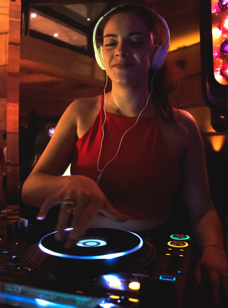 DJ Valeria — DJ in Greater London