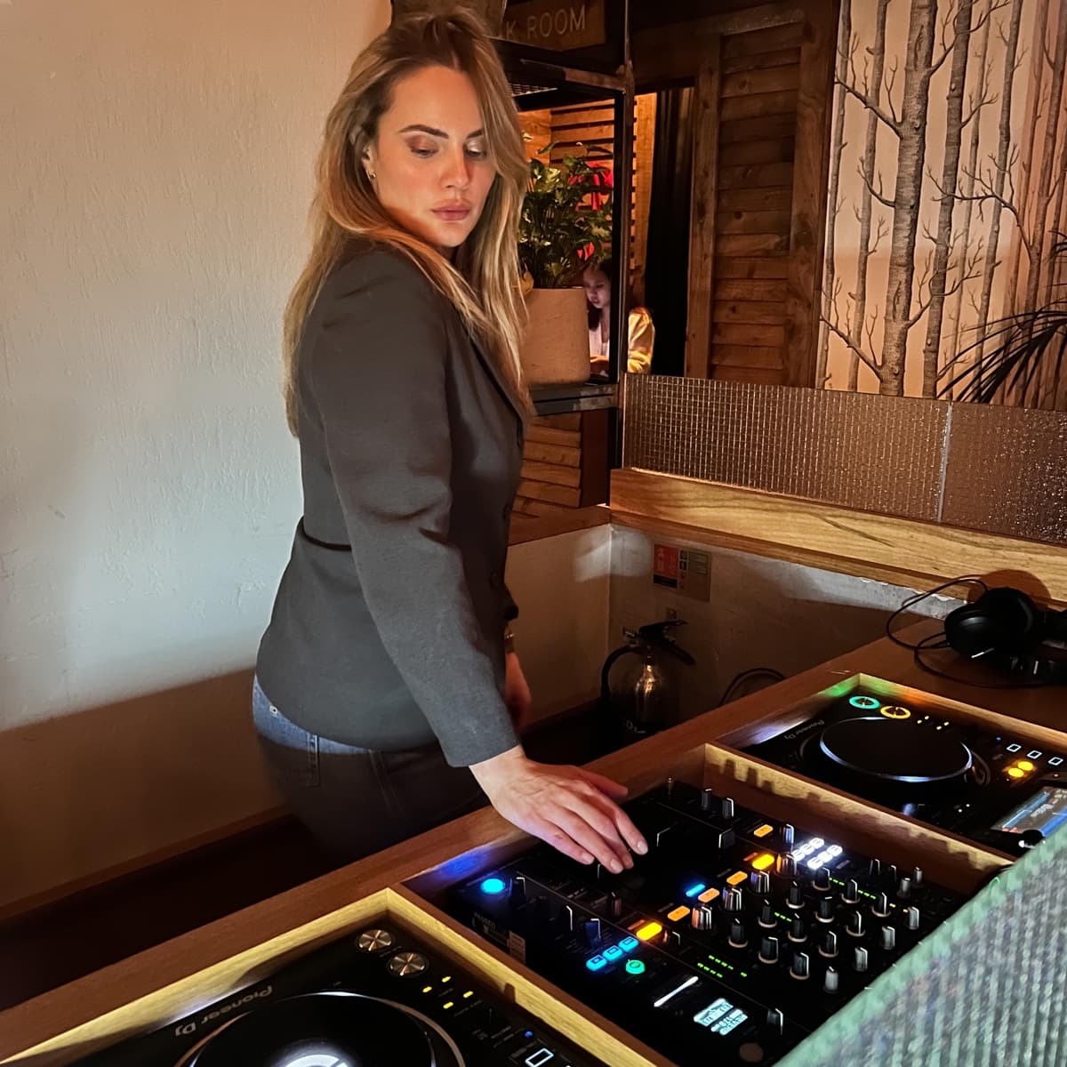 Jackie White — DJ in London