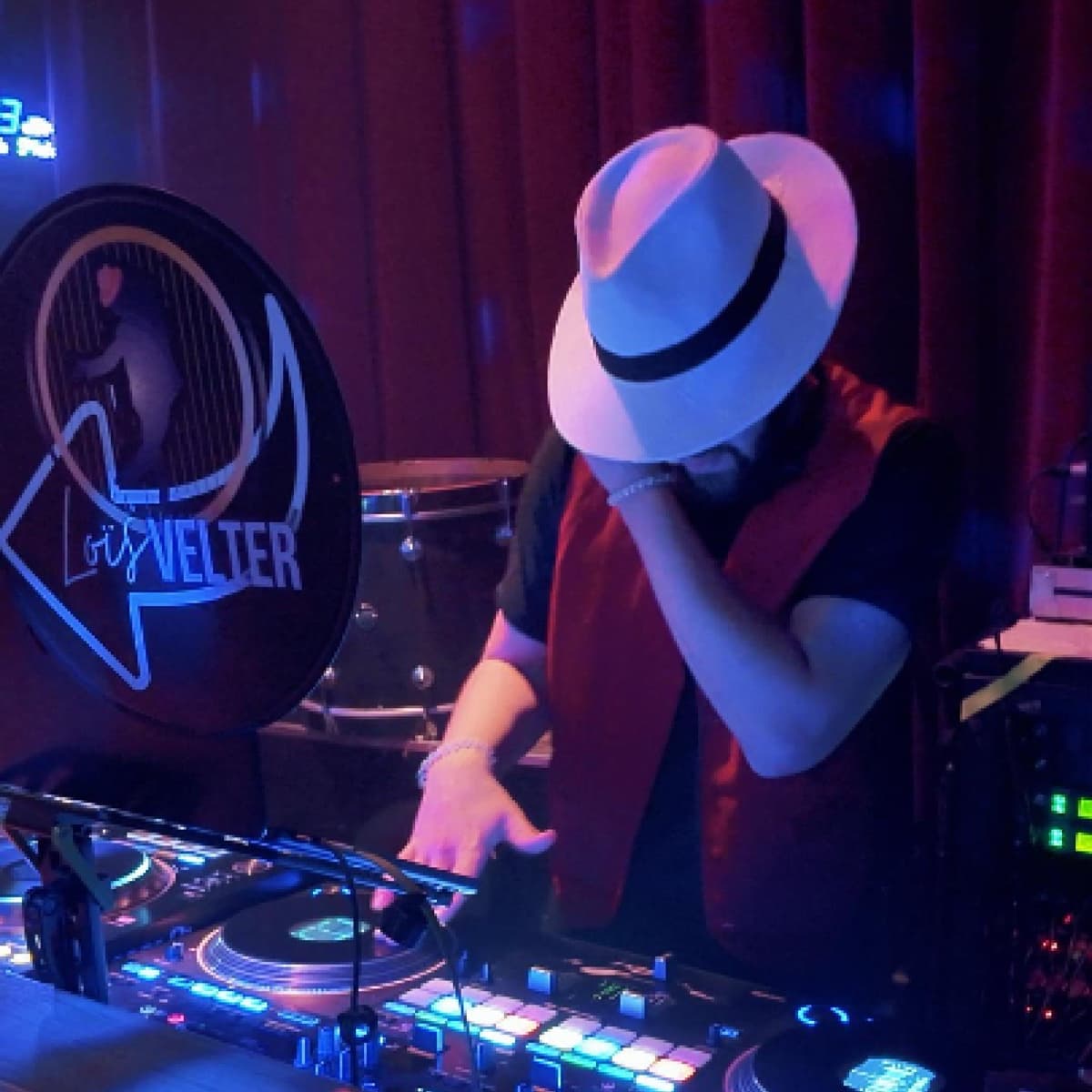 Lol’Mike — DJ in Paris