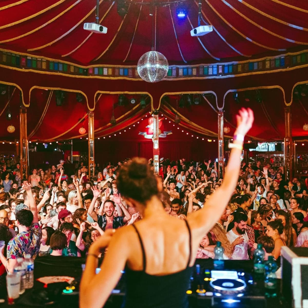 Nari Fshr — DJ in Paris