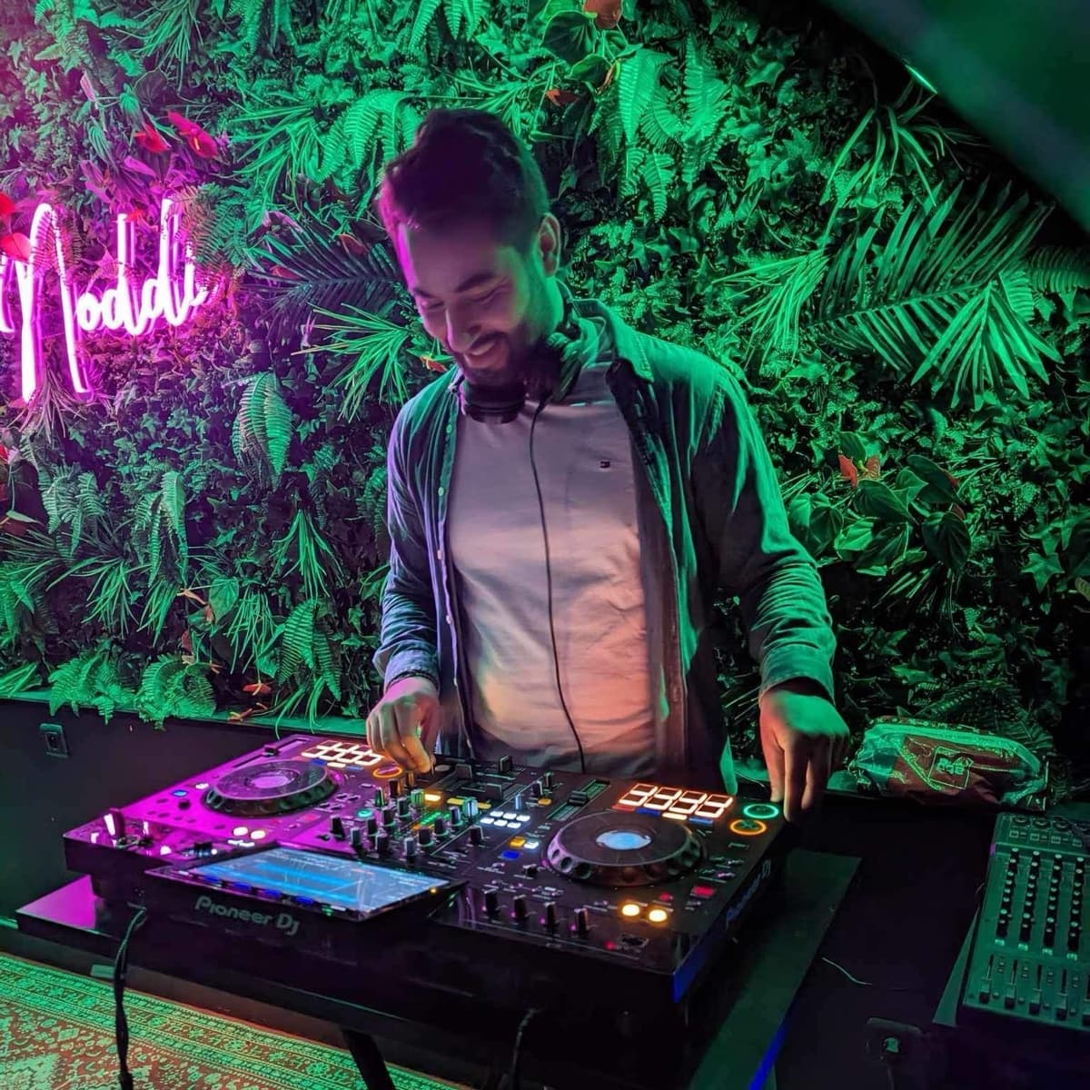 Amrūsh — DJ in Paris