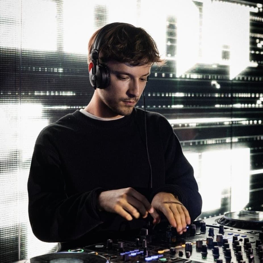 DJ Tom — DJ in Paris
