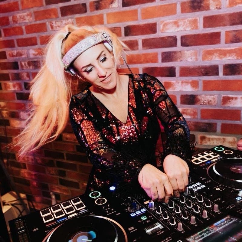 Sarah giggle — DJ in Greater London