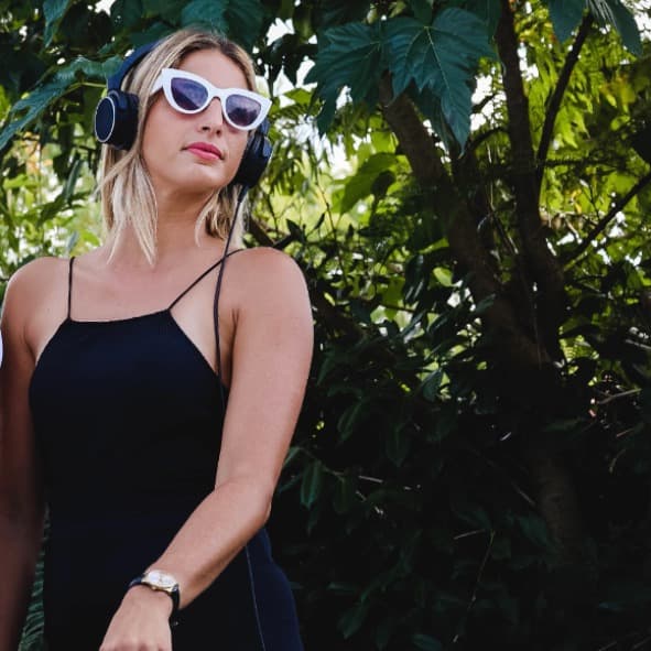 Linoa — DJ in Biarritz