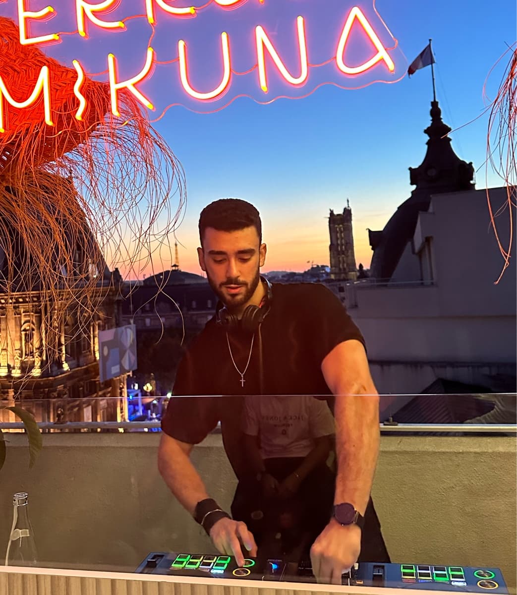 Char Bell — DJ in Paris