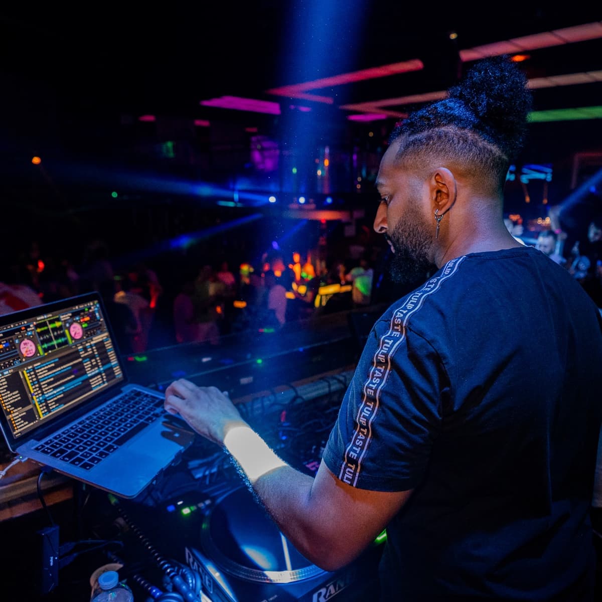 Nino — DJ in Paris