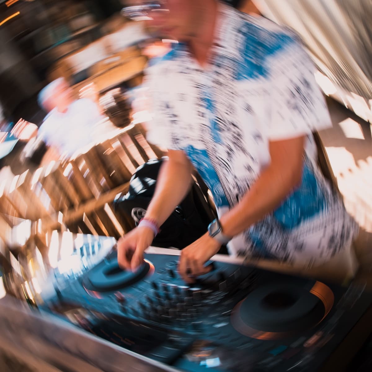 SEA BREEZE — DJ in Cannes