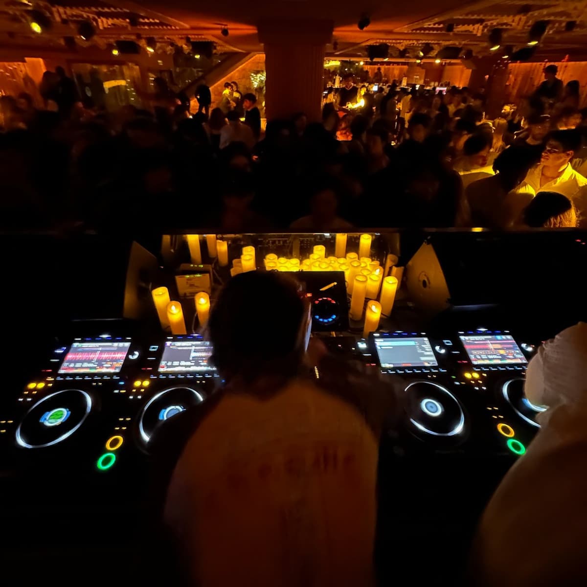 Ferrand — DJ in Paris