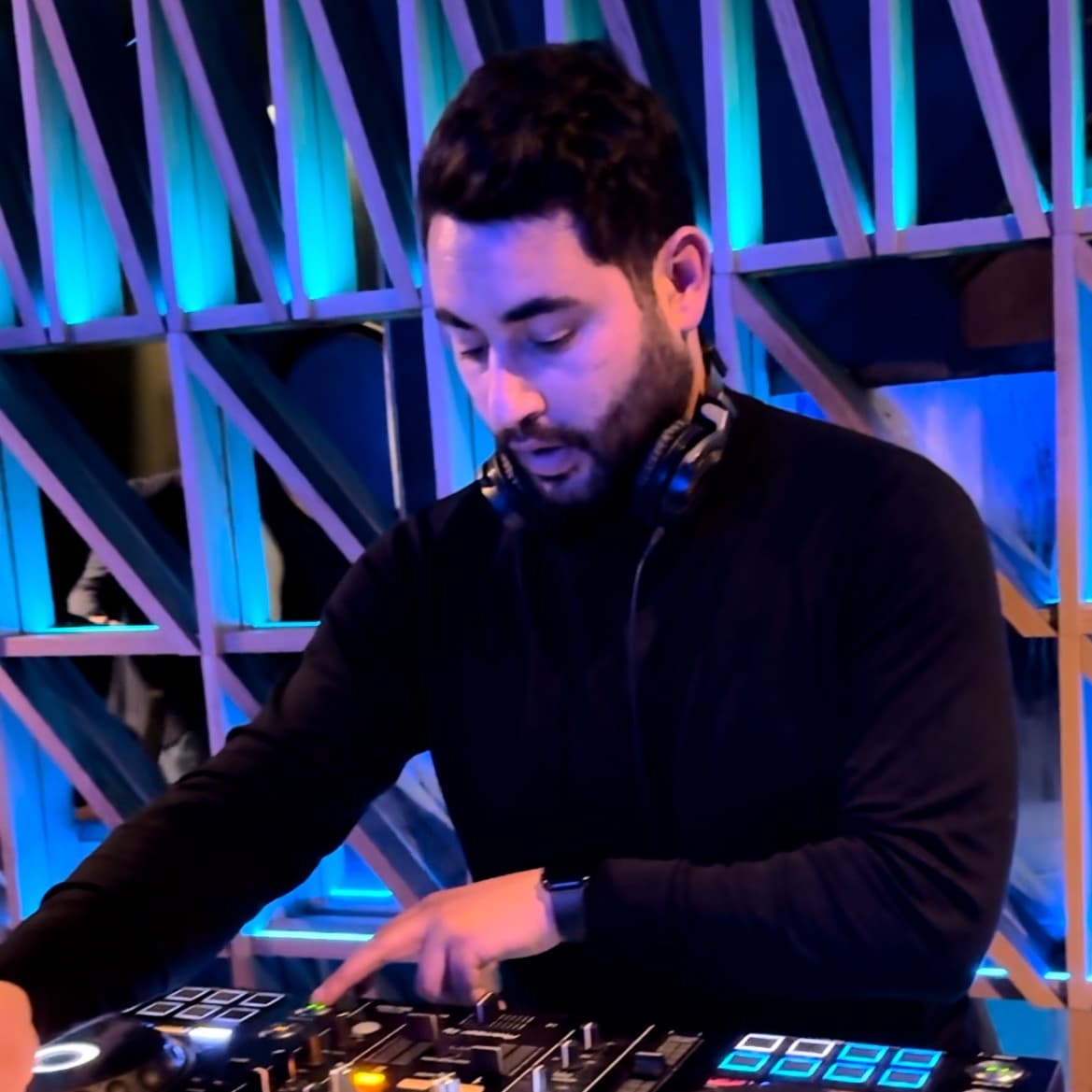 Amrūsh — DJ in Paris