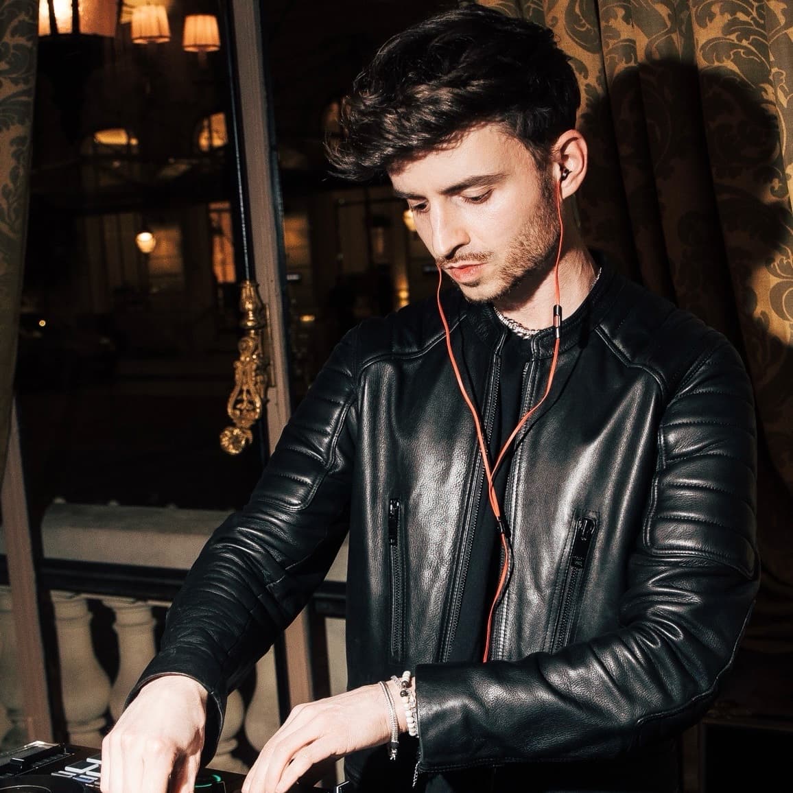 Thin Square — DJ in Paris