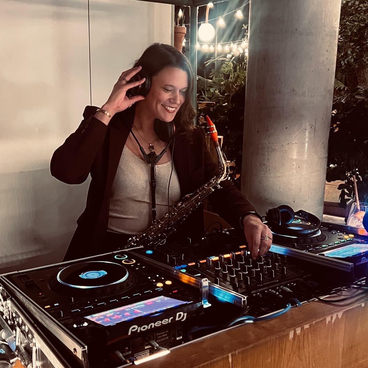 Elisa saxo — DJ in Cannes