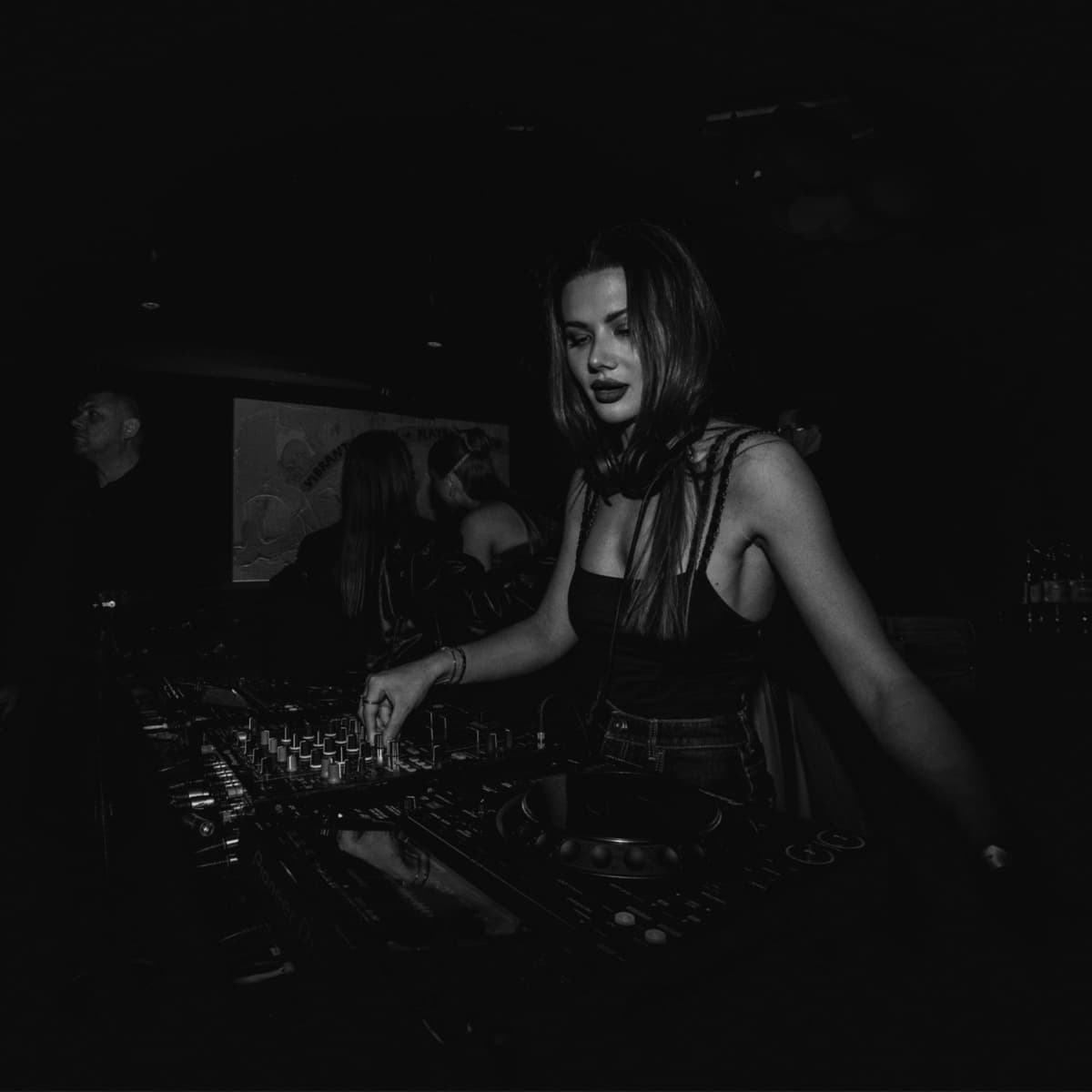 ART.ROBE — DJ in London