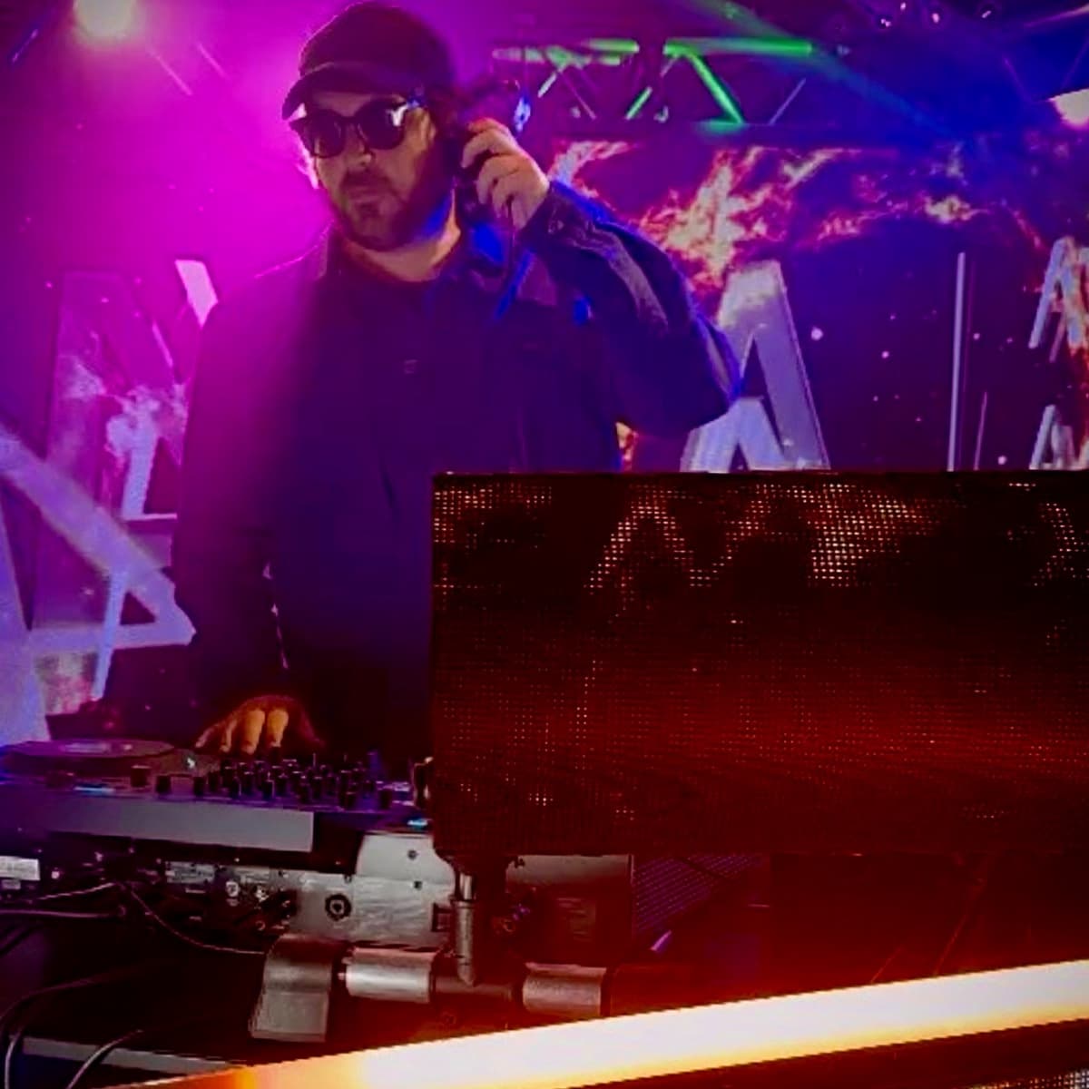 Danny Vivyan — DJ in London
