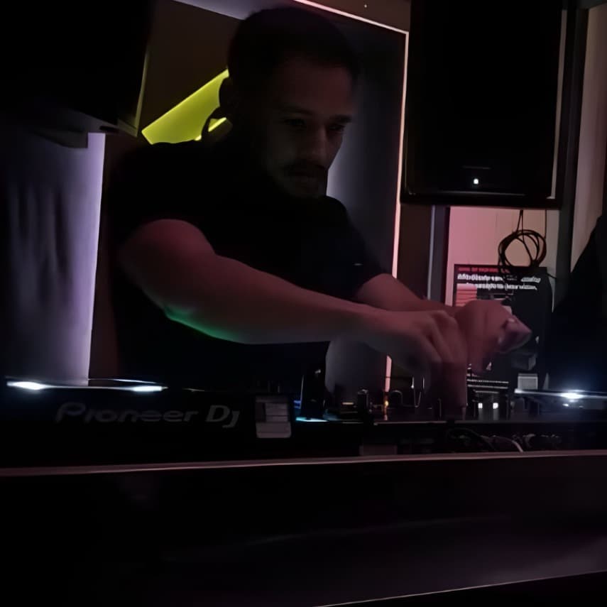 Dj Shubz — DJ in Birmingham