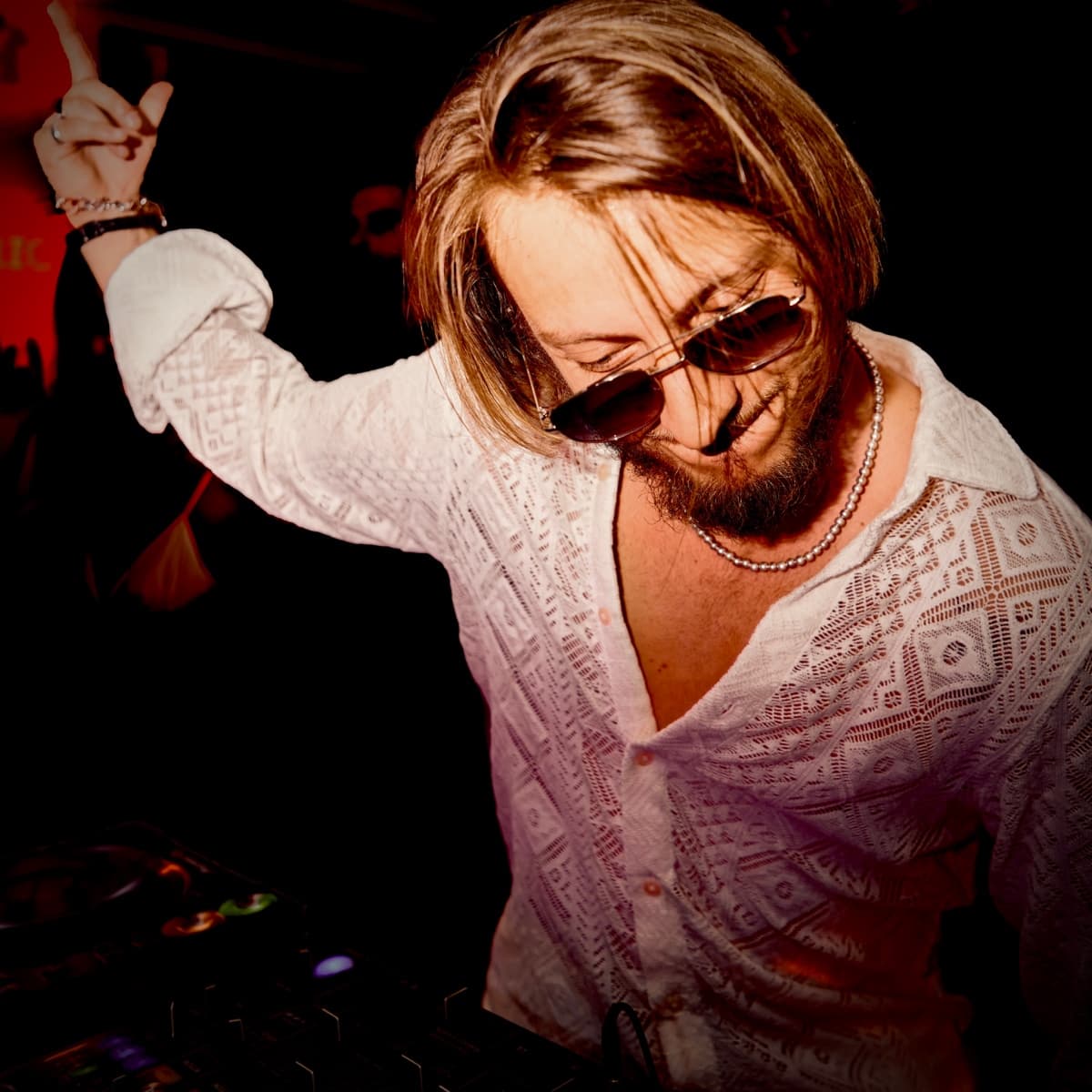 Yaans — DJ in Paris