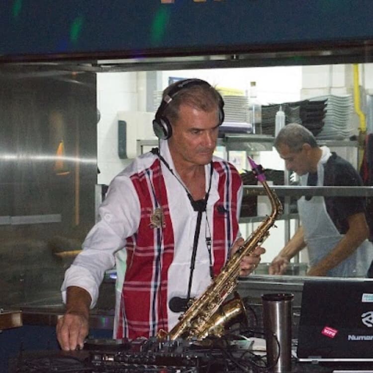 deejimsax — DJ in Nice