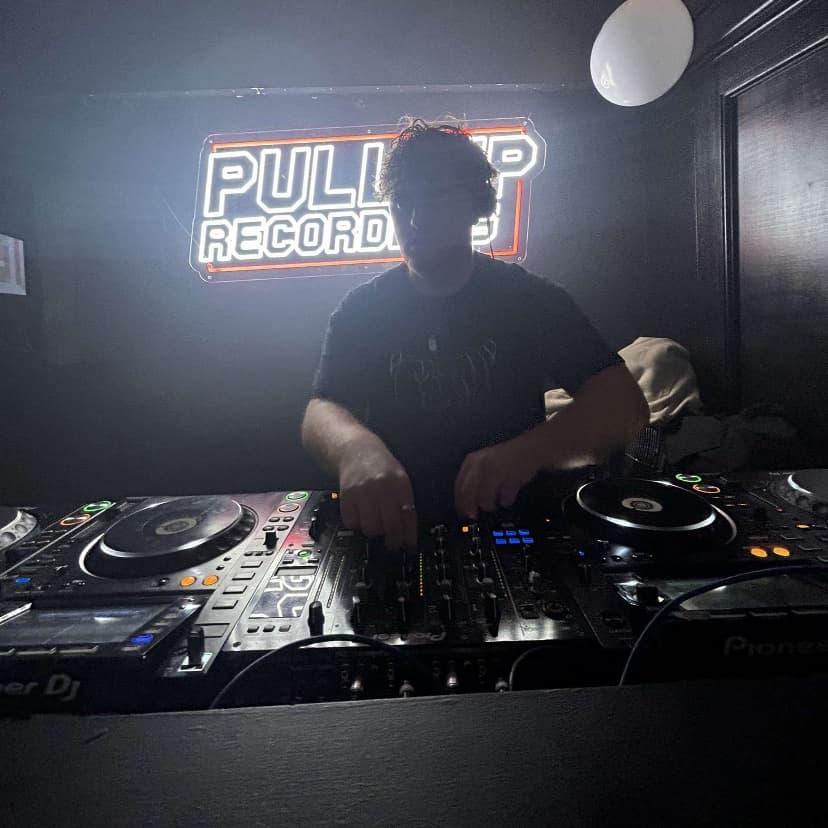 gnolhs — DJ in Reading