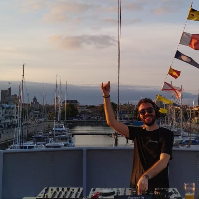 Lisandru — DJ in Rochefort